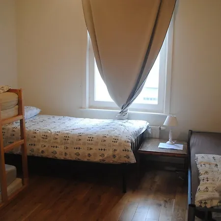 לינה וארוחת בוקר Bohemian House 3*